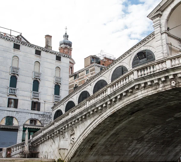 Старый мост в Венеции — стоковое фото