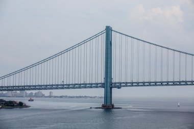 new york limanındaki verrazano Köprüsü'nün span