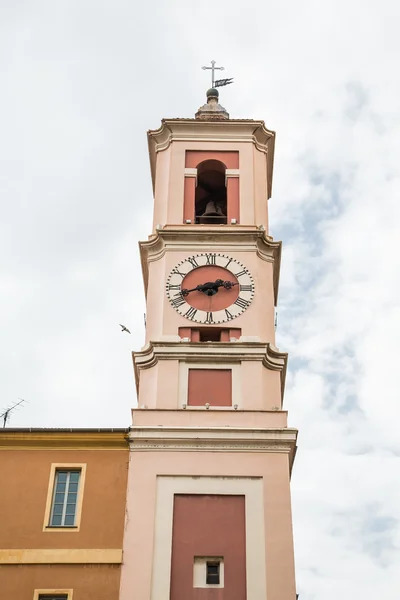 Růžová omítnutá hodinová věž — Stock fotografie
