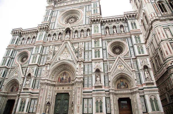Fasad av basilikan i Florens — Stockfoto