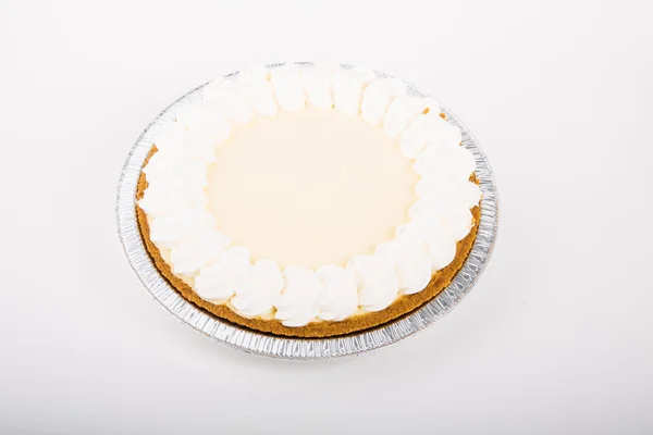 Egész key lime pie, tejszínhabbal — Stock Fotó