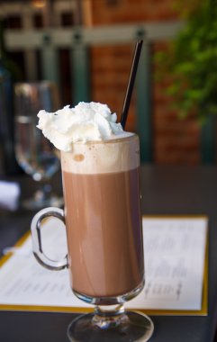 kapuçino menü ile cam