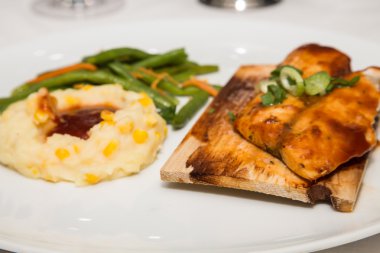 ızgara somon ve patates