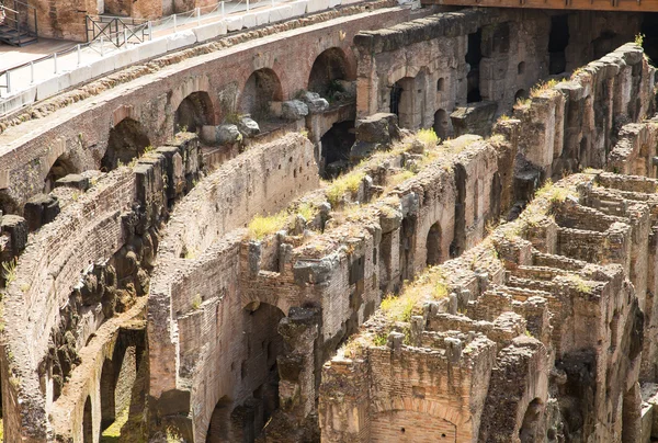 Labirinto sgretolante sotto il Colosseo — Foto Stock