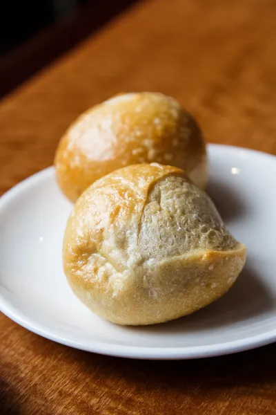 Two Yeast Rolls on Plate — Stock Photo, Image