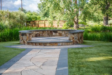 sahne için taş yolu