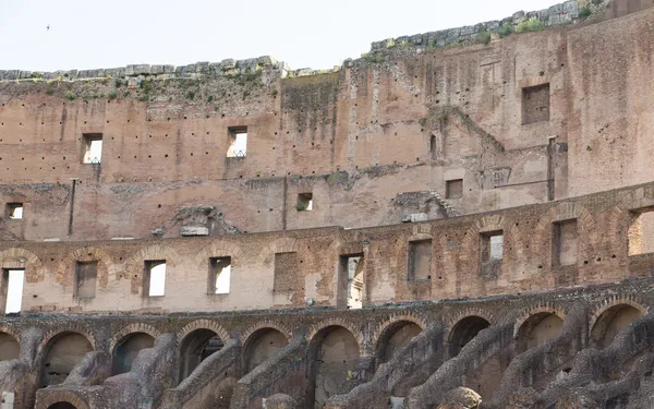 Paredes no interior do Coliseu Romano — Fotografia de Stock