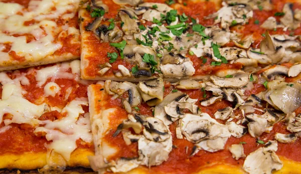 Mushroom Pizza in Rome — Stock Photo, Image