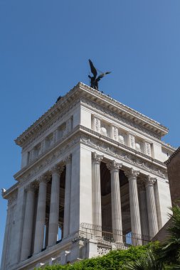 kanatlı heykelin sütunlu Tapınağı üzerine