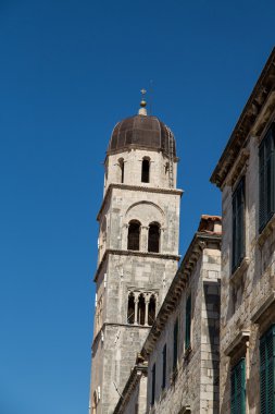 dubrovnik çan kulesinde mavi gökyüzü altında