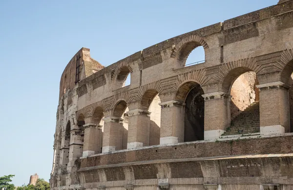 Stappen in de boog van Colosseum — Stockfoto