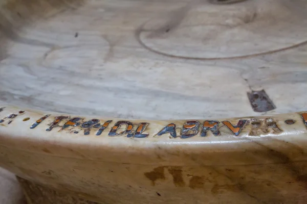 Latin Script on Edge of Pompeii Tub — Stock Photo, Image