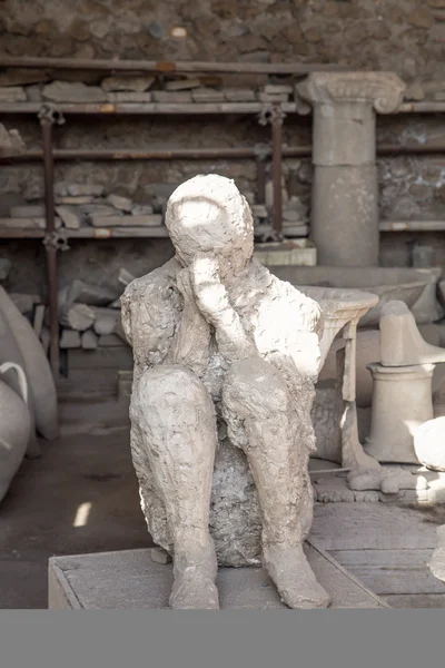 Overblijfselen van oude mummie in pompeii — Stockfoto