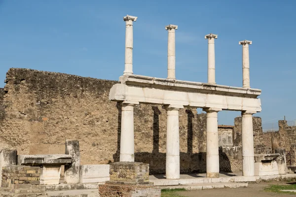 Due colonne di storia a Pompei — Foto Stock