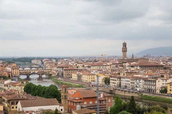 Bell Tower Over Florence with Arno River — Stock Photo, Image