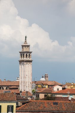 dzwonnica w Wenecji chmury