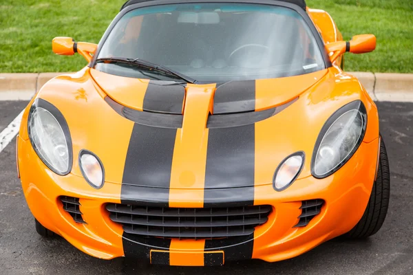 Naranja y Negro coche deportivo en el estacionamiento —  Fotos de Stock