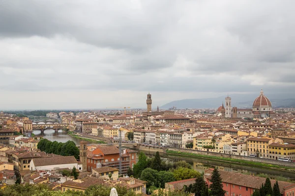 Облака над Флоренцией — стоковое фото