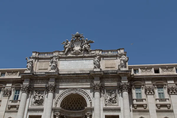 Crest Over Trevi Fountain — Stock Photo, Image