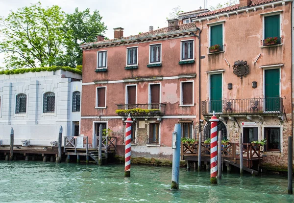 Red and White Poles to Anchor Gondolas — Stock Photo, Image