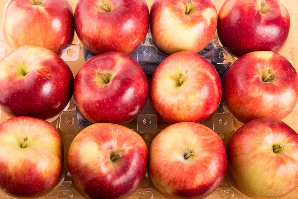 Zwölf Äpfel in Plastiktüte — Stockfoto