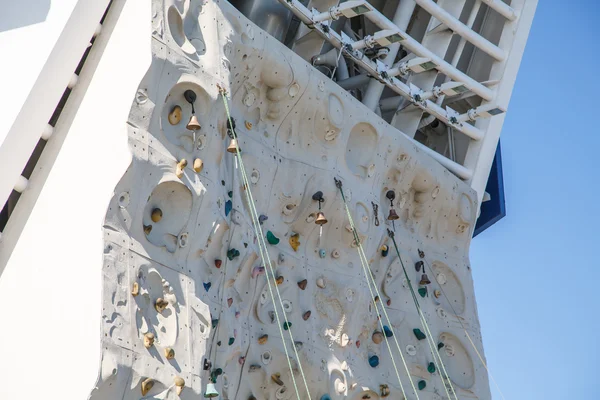 Zvony a provazy na horolezectví wal — Stock fotografie