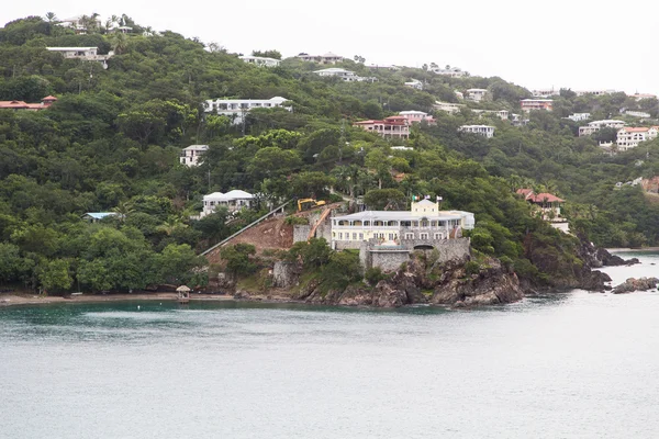 Hotel op de kust van st thomas — Stockfoto