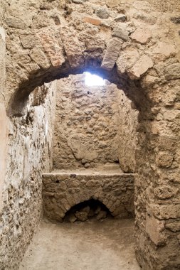 gün ışığı ile kemer pompeii içinde ev