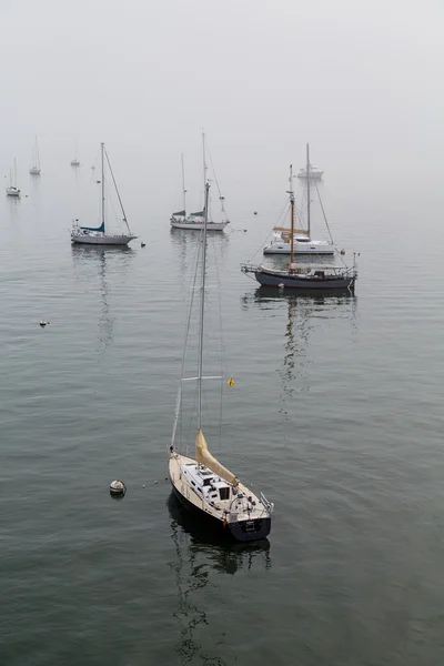 霧で失われた船 — ストック写真
