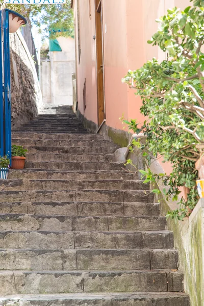 小巷里的波西塔诺的台阶 — 图库照片
