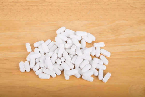 White Pills on Wood Table — Stock Photo, Image