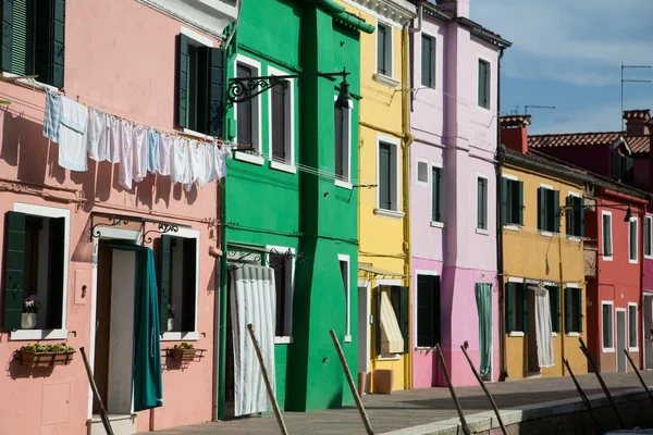 Rosa grön och gul i burano — Stockfoto