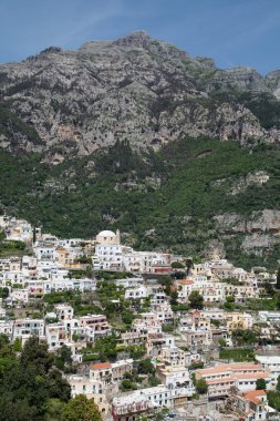 Positano amalfi yayında dağ altında