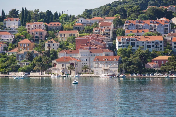 Färgglada hus med röda tak i dubrovnik — Stockfoto