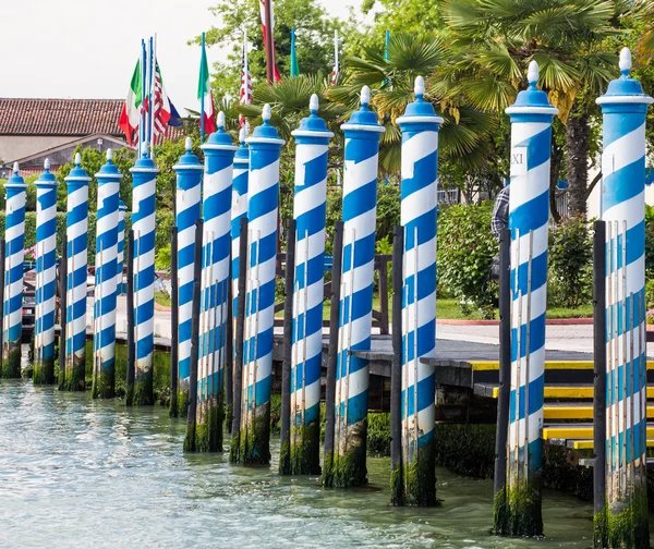 Blue and White Gondola Poles in Venice Canal — Stock Photo, Image
