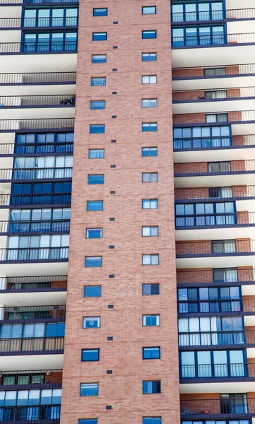 Columna de ladrillo y balcones —  Fotos de Stock