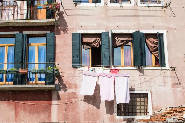 Blanchisserie Séchage Sous Fenêtres à Venise — Photo