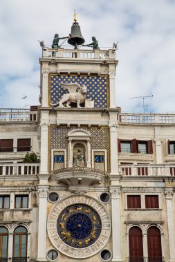saint işareti kare içindeki süslü Katedrali