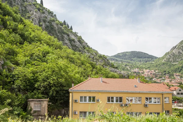 Neue Wohnungen in Kotor — Stockfoto