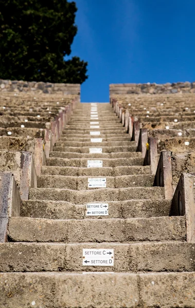 Γραμμές στην Πομπηία καθίσματα — Φωτογραφία Αρχείου