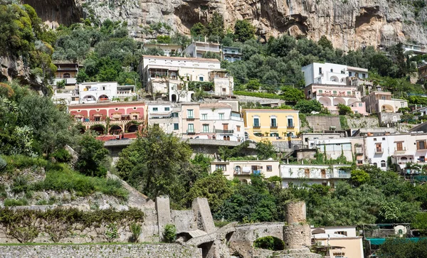 Homes Over Stone Wall in Positano — Stock Photo, Image
