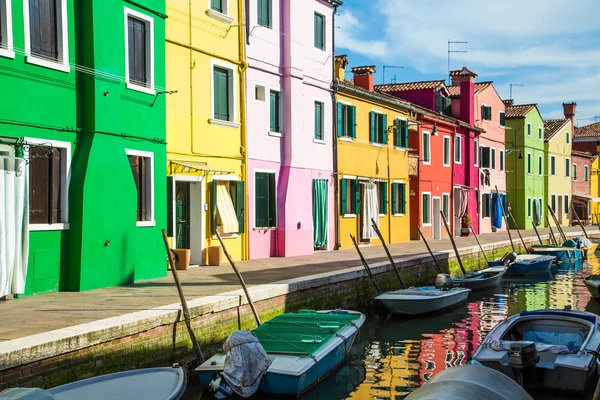 Flerfärgad hem i burano Italien — Stockfoto