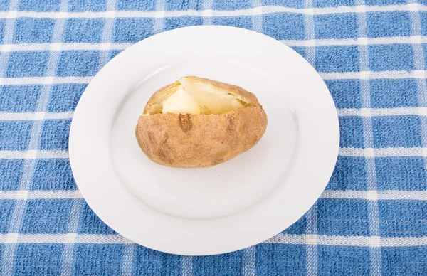 Heiße gebackene Kartoffeln mit Butter — Stockfoto