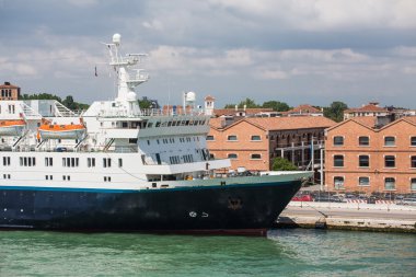 küçük yolcu gemisi Venedik