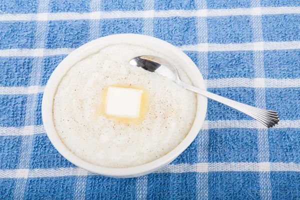 Bowl of Grits with Melting Butter — Stock Photo, Image