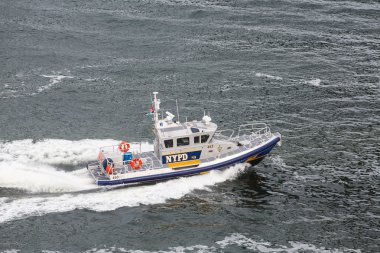 New York polisi tekne liman ile seyir