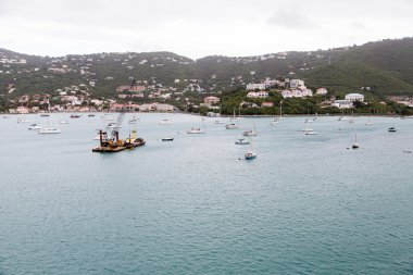 st thomas yeni iskelenin yapımında çevresinde Yelkenliler