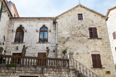 kotor verandada heykel