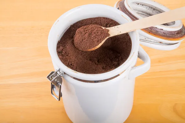 Ground Coffee in a Ceramic Canister — Stock Photo, Image