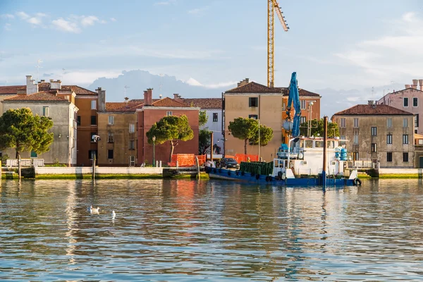 Car Loading onto Ferry in Venice — Stock Photo, Image